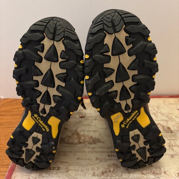 Columbia Techlite Hiking Boots Size 7 - CAD $60 - Picture 4 of 4